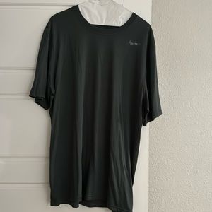 Nike Men’s DriFit T-Shirt, Large. Excellent condition, dark gray